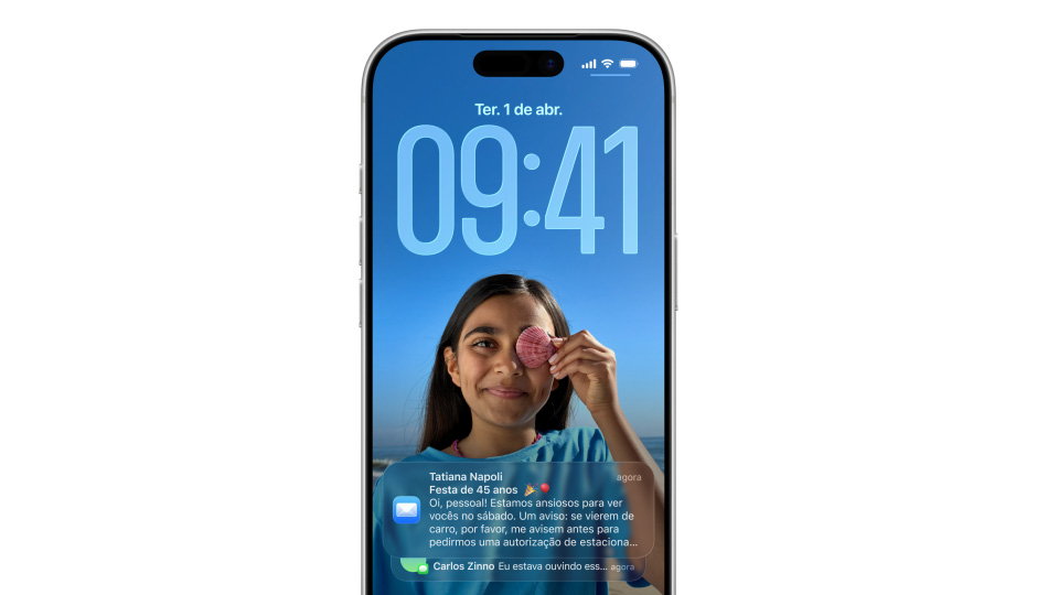 Tela Bloqueada do iPhone com foto, números da hora em Liquid Glass, duas notificações aparecem na parte inferior da tela