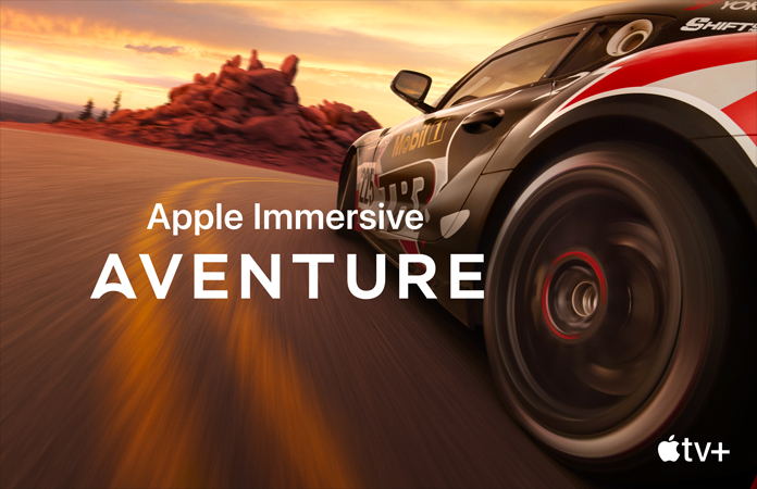 Une voiture de course et le titre en blanc Apple Immersive Aventure