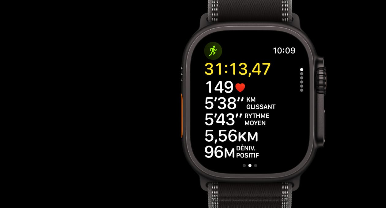 Apple Watch Ultra 3, finition noire, boîtier en titane, app Exercice, Course en plein air, côté gauche, bouton Action, côté droit, Digital Crown, bouton latéral, bracelet, Boucle Trail, coloris noir/charbon