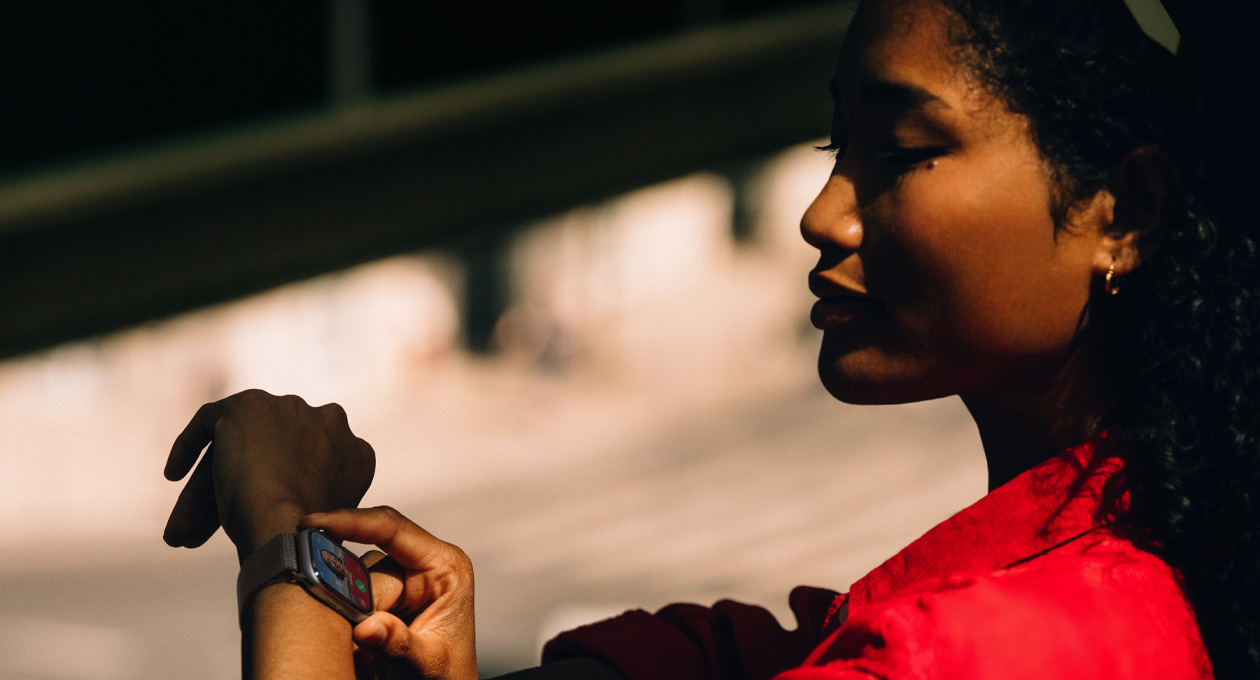 A person answers incoming call on their Apple Watch Series 11