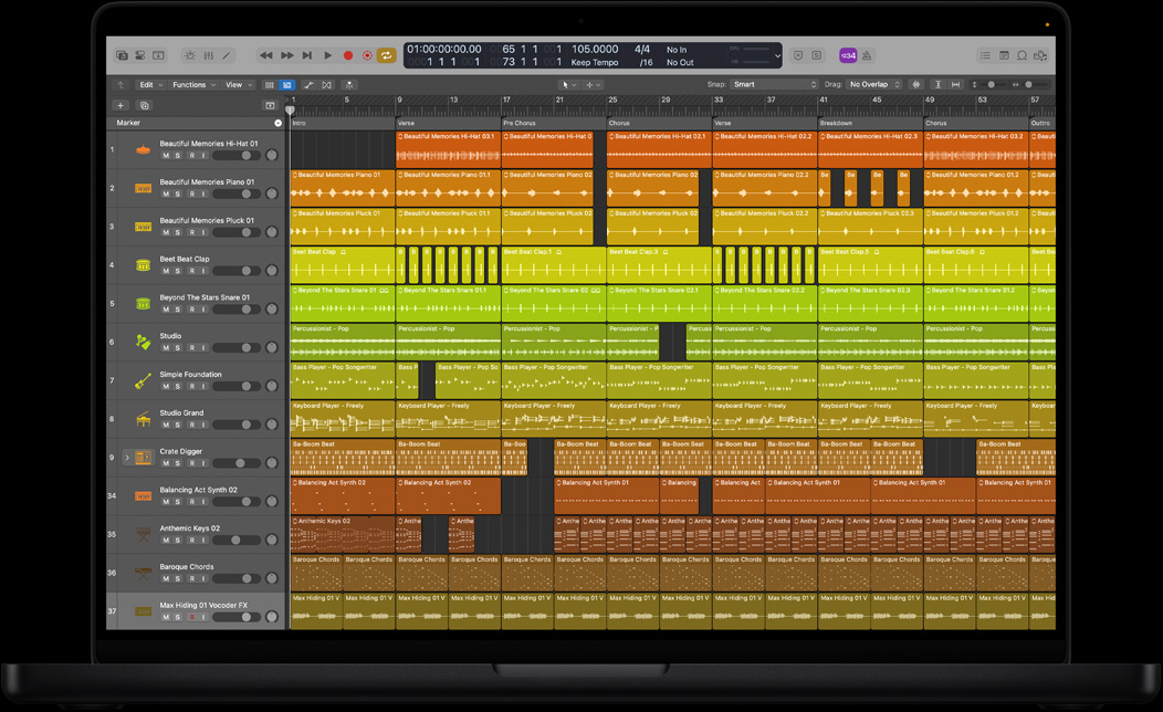 Schermata di MacBook Pro con l’editing di un brano musicale su Logic Pro