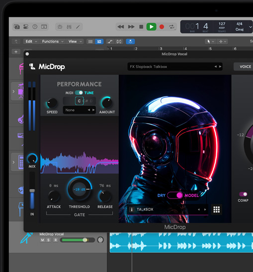 Schermo di un MacBook Pro che mostra il plug‑in MicDrop mentre usa l’intelligenza artificiale per modificare una registrazione vocale su Logic Pro